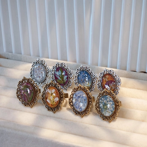 Handmade Vintage Alloy Ring For Women Real Dried Flower Resin Oval Victorian Style Openwork Floral Retro Finger Jewelry