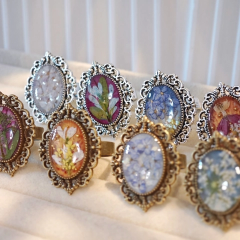 Handmade Vintage Alloy Ring For Women Real Dried Flower Resin Oval Victorian Style Openwork Floral Retro Finger Jewelry