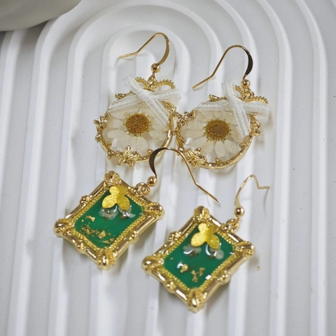French Vintage Dried Flower Drop Earrings Alloy Resin Chamomile Lace Bow Gold Photo Frame Botanical Earring Jewelry For Women Gift