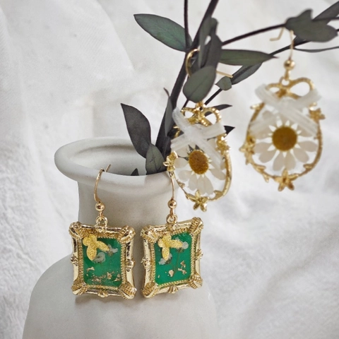 French Vintage Dried Flower Drop Earrings Alloy Resin Chamomile Lace Bow Gold Photo Frame Botanical Earring Jewelry For Women Gift