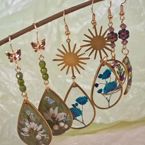Handmade Resin Dried Flower Drop Earrings With Alloy Sun Moon Butterfly Charms Ethnic Boho Style Jewelry For Women Gift