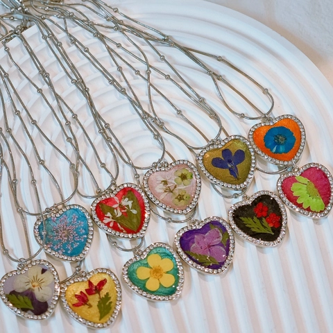 Stainless Steel Chain Alloy Heart Dried Flower Pendant Necklace With Rhinestone Crystal Women Bohemian Elegant Jewelry Gift