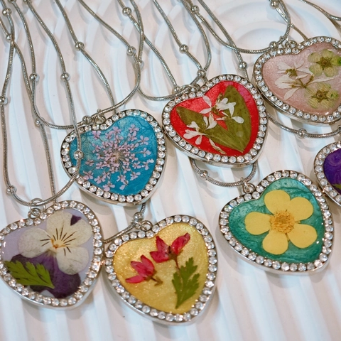 Stainless Steel Chain Alloy Heart Dried Flower Pendant Necklace With Rhinestone Crystal Women Bohemian Elegant Jewelry Gift