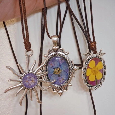 Vintage Antique Argent Alliage Fait à la Main Résine Véritable Spécimen de Fleur Séchée Pendentif Collier Pour Femmes Style Ethnique Chaîne de Pull Réglable