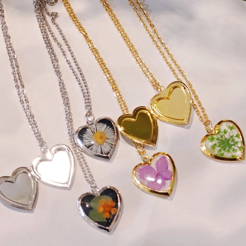 Handmade Stainless Steel Heart Locket Necklace For Women Real Dried Flower Resin Specimen Brass Botanical Pendant Jewelry Gift