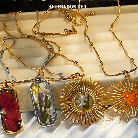 Handmade Vintage Real Dried Flower Resin Pendant Necklace Women Stainless Steel Chain Heart Sun Floral Botanical Clavicle Chain Jewelry