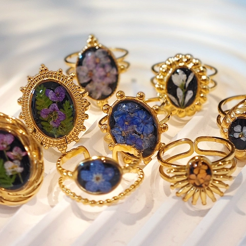 Handmade Real Dried Flower Specimen Stainless Steel Ring For Women Vintage Palace Style Open Adjustable Resin Flower Ring Jewelry