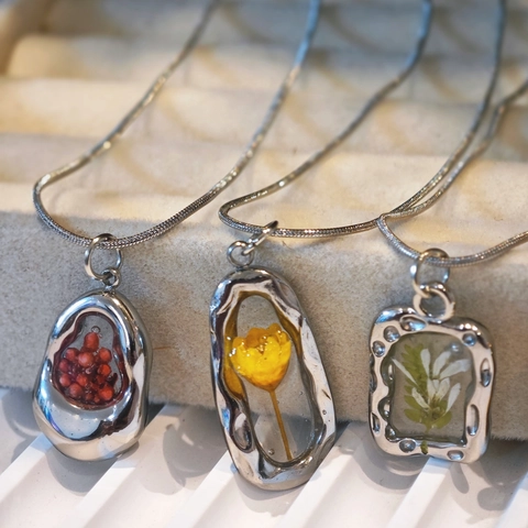 Handgemaakte Gedroogde Bloem Resin Hanger Ketting Roestvrij Staal Slangenketting Vintage Botanisch Bloemen Bos Stijl Sieraden Vrouwen Cadeau