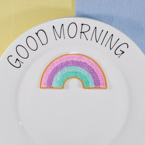 Regenbogen Bestickte Aufnäher Aufbügeln Applikation Polyester Gewebe Wolken Sonne Herz Muster Für Kleidung Taschen DIY Dekoration Aufnäher