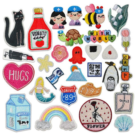 Écussons Brodés de Dessins Animés pour Vêtements DIY Cœur Animal Fleur Applique Polyester Broderie Couture Fournitures Écusson