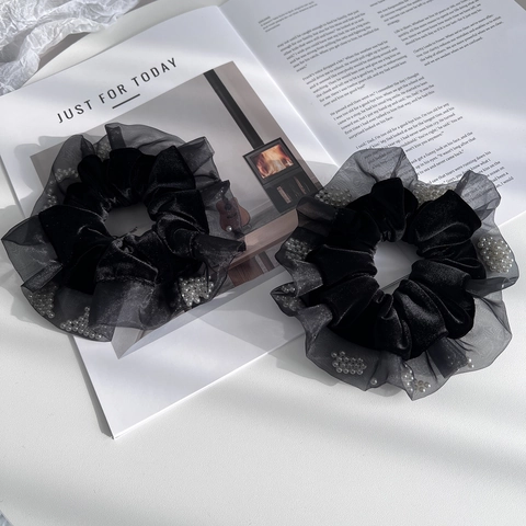 Elegante Scrunchie in Velluto Fatto a Mano Con Bordo in Rete e Accenti di Perle Artificiali Accessori per Capelli