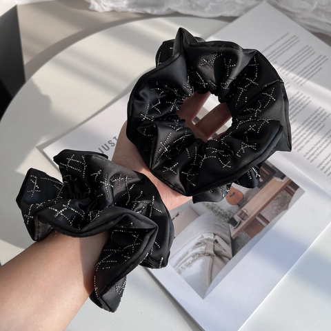 Eleganter Schwarzer Satin-Haargummi Mit Silbernen Strass-Sternen Für Damen Stilvolles Haar-Accessoire Für Den Alltag