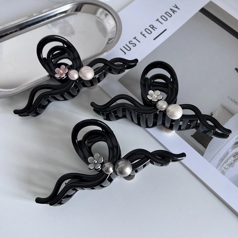 Elegante Pinza per Capelli con Fiore di Camelia in Resina Lucida Decorazione di Perle Artificiali Dolce Morsetto per Donna