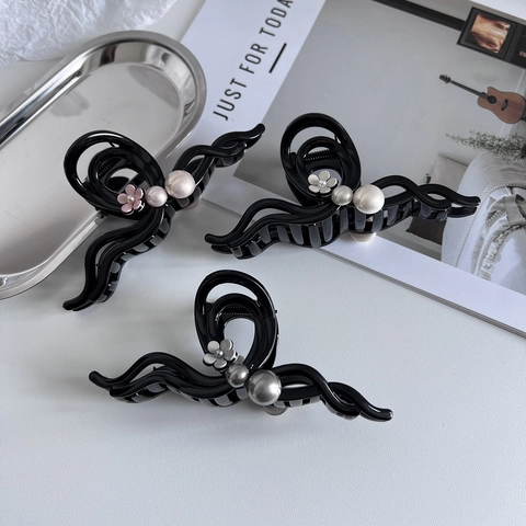 Elegante Pinza per Capelli con Fiore di Camelia in Resina Lucida Decorazione di Perle Artificiali Dolce Morsetto per Donna