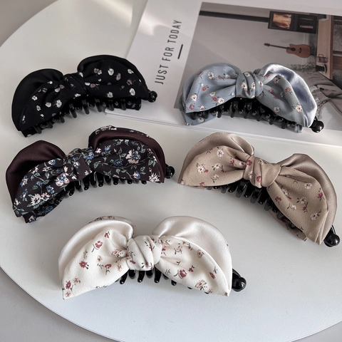 Elegante Pinza a Banana con Fiocco in Satin Floreale da Donna Stampa a Fiori Dolce Supporto per Coda di Cavallo Verticale