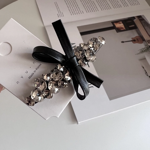 Fermaglio per Capelli Coreano a Becco d'Anatra con Fiocco in Pelle Artificiale Nera e Strass Donna Accessori Moda