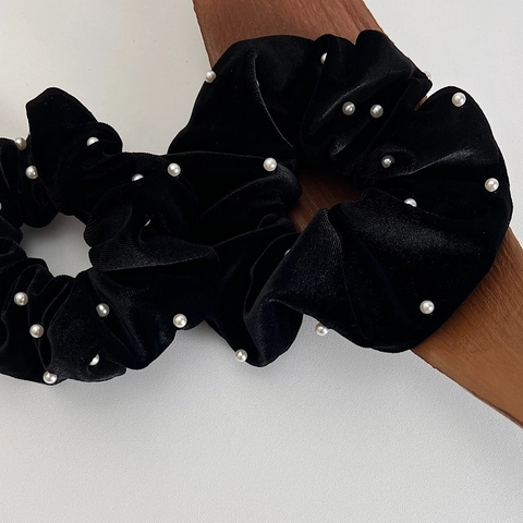 French Style Velvet Scrunchie With Artificial Pearl Elegant Black Hair Tie For Women Vintage Elastic Hair Accessories