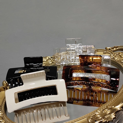 French Style Rectangle Hollow Hair Claw Clip Large Korean Fashion Plastic Non-Slip Hair Catch For Women Elegant Hair Accessories