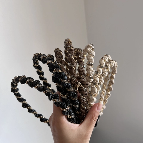 Diadema de Cuero Sintético Fruncido Vintage Cadena de Metal Dorado Strass Cinta para el Pelo Fina Elegante para Mujer