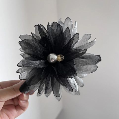Elegante Haarklem Grijs Zwart Gelaagde Organza Bloem Haarklem Verfijnde Haaraccessoire Voor Dames