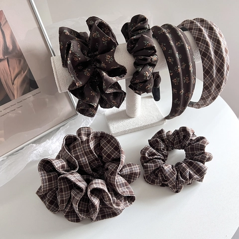 Vintage Brown Checkered Floral Fabric Hair Accessories Set Retro Coffee Large Scrunchie Wide Headband Hair Ties For Women