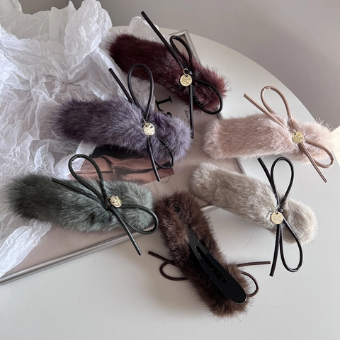 Mode Plüsch Schleife Haarclip Für Damen Koreanischer Stil Herbst Winter Haarnadel Kunstpelz Haarschmuck Mit Metallanhänger