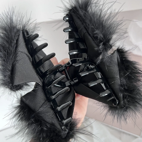 Elegant Black Feather Hair Claw Large Retro Shark Clip For Women Korean Style Hair Jaw Clip Fashion Styling Accessories