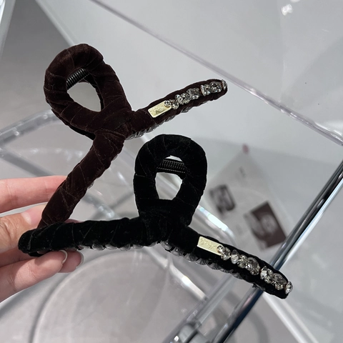 Vintage Velvet Hair Claw Clip Large Rhinestone Shark Clip Elegant Fabric Hairpin For Thick Hair Women Hair Accessories