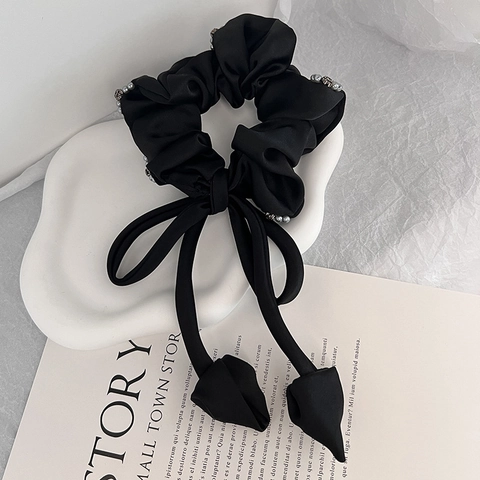 Elegante Elastico per Capelli in Satin Nero Con Nastro a Fiocco Lungo e Decorazione con Perle Artificiali e Strass per Donna