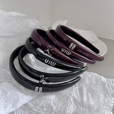 Cerchietto in Resina Vintage Francese Con Decorazione di Lettere in Metallo Elegante Rosso Scuro Nero Accessori Capelli Donna