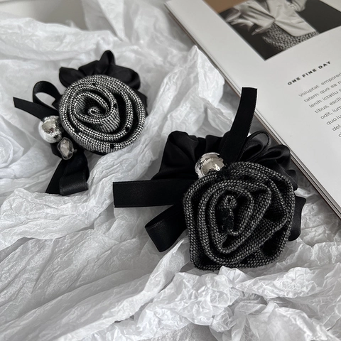 Elegante Scrunchie con Rosa e Fiocco in Raso e Tessuto Tweed Strass Alta Elasticità Vintage Camelia Elastico per Capelli Donna