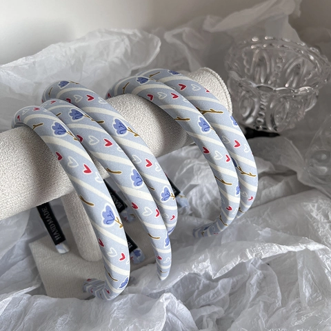 Cerchietto in Tessuto Azzurro Stile Fresco con Motivo a Fiori e Cuori per Donna Accessori per Capelli Fatti a Mano