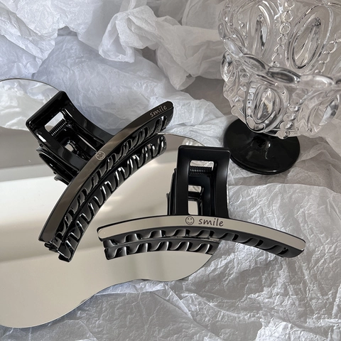 Pinza de Garra para el Cabello Grande de Acero de Titanio con Cara Sonriente y Letra Smile Elegante Pinza de Tiburón para Mujer Joyería de Moda Diaria
