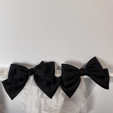 Pinza para el Pelo con Lazo de Satén Negro Estilo Hepburn Vintage Elegante Clip de Resorte de Cinta Multicapa Grande para Mujer
