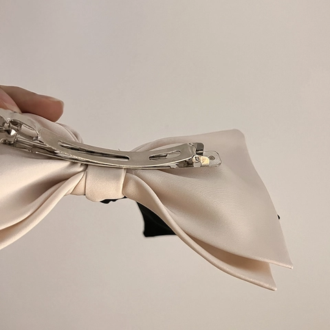 Französische Elegante Doppellagige Schleife Feder Haarclip Große Stoff Satin Haarspange Top Clip Kopfschmuck Für Damen Mädchen
