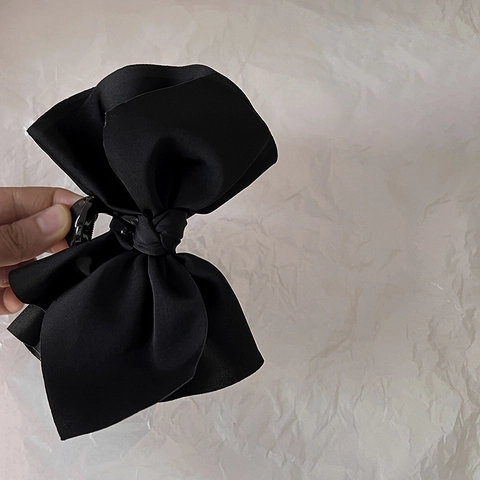 French Elegant Large Black Satin Bow Hair Claw Clip For Women Oversized Ribbon Fabric Shark Clip Hair Accessories Headwear