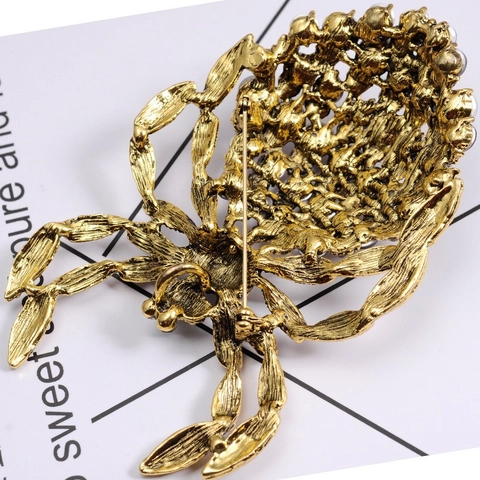 Vintage Legering Strass Spin Broche Vrouwen Antiekgoud Paars Zirkonia Insect Borstspeld Halloween Feest Sieraden