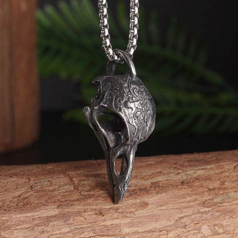 Collier Pendentif Crâne de Corbeau Viking Nordique en Alliage Rétro Tête de Corbeau Sculptée Bijoux Gothic Punk Hip Hop pour Hommes Femmes