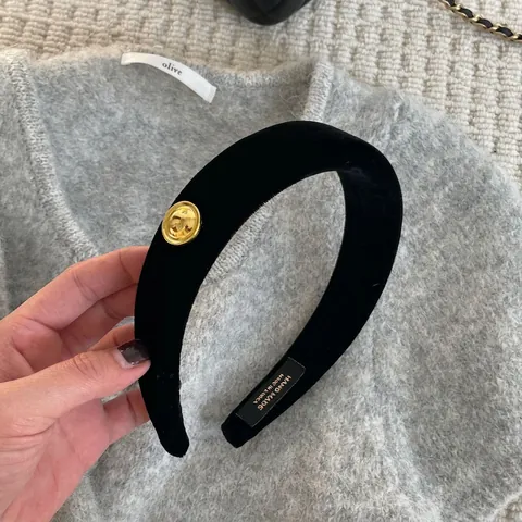 Serre-tête Vintage en Velours Noir pour Femmes Bandeau à Cheveux Épais Avec Décoration de Bouton en Métal Doré Rétro Élégant