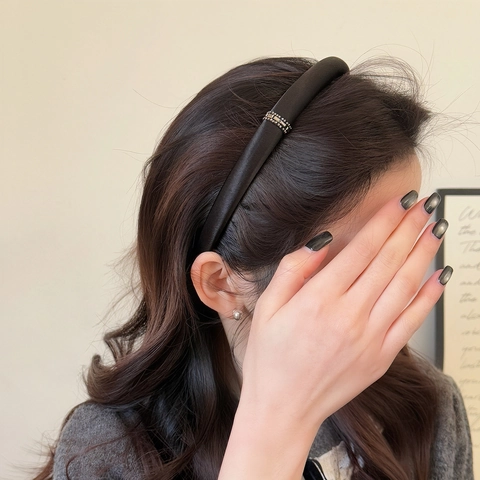 Elegant Satin Padded Headband For Women Glossy Solid Color Rhinestone Buckle Hair Band Premium Fashion Party Hair Accessories