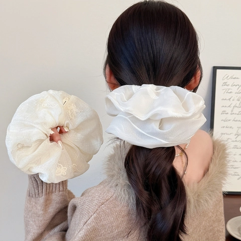 Damen Eleganter Off White Bestickter Organdy Haargummi Großer Schmetterling Blume Gefalteter Haarseil Handgefertigter Haarschmuck