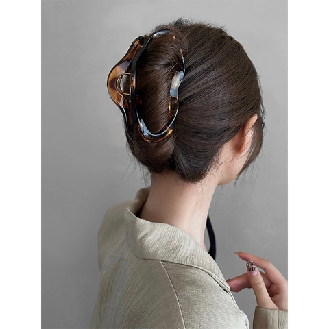Irregular Wave Hair Claw Clip Large Non-Slip Shark Clip Elegant Fluid Line Hair Accessories For Thick Hair Women Daily Use