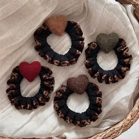 Vintage Leopard Print Scrunchie With Felt Heart Decoration High Elastic Fabric Hair Tie Sweet Hair Accessory For Women