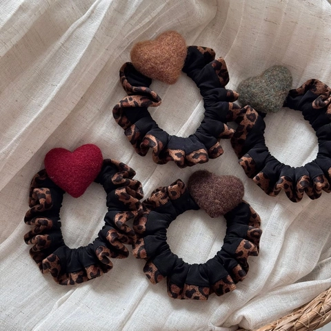 Vintage Leopard Print Scrunchie With Felt Heart Decoration High Elastic Fabric Hair Tie Sweet Hair Accessory For Women