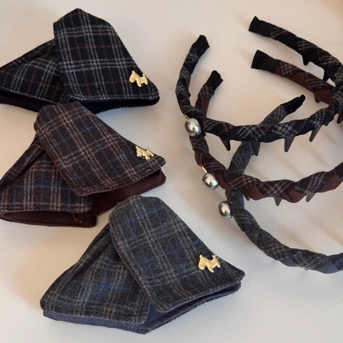 Molla per Capelli in Tessuto Scozzese Retrò Elegante Stile Britannico Clip a Squalo Con Decorazione Cane Metallo Donna Accessori