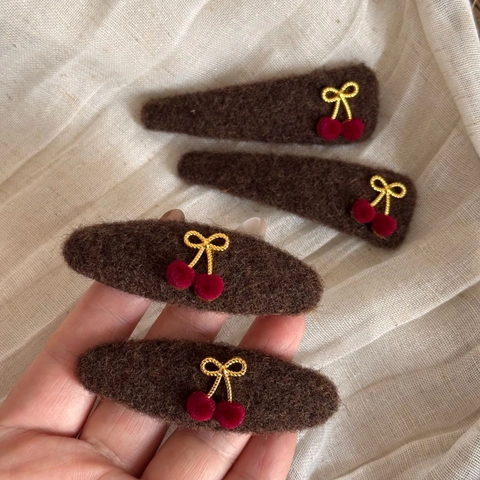 Fermaglio per Capelli con Fiocco e Ciliegia Vintage Clip BB in Tessuto di Caffè Elegante Dolce Forcina Laterale Accessori Capelli Donna