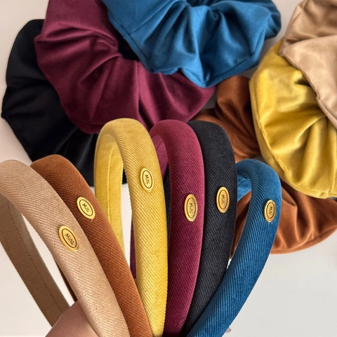 Retro Cordsamt Stoff Große Scrunchie Elastische Haargummi Elegantes Gepolstertes Stirnband Metallanhänger Damen Haarschmuck