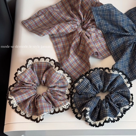 Korean Style Plaid Fabric Scrunchies For Women Sweet Lace Edge Bow Elastic Hair Tie Vintage Plaid Pattern Hair Accessories