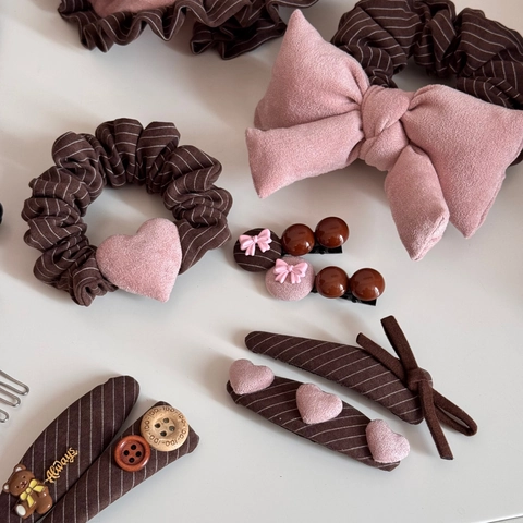 Fermaglio per Capelli con Fiocco a Righe Stile Coreano Vintage Dolce Marrone Rosa Tessuto Accessorio per Capelli da Donna Orsetto Cuore