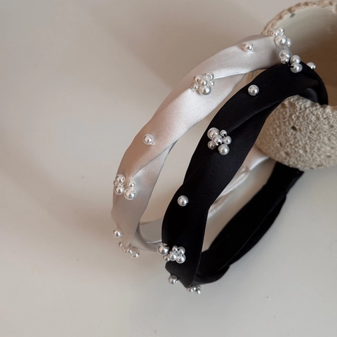 Elegante Cerchietto da Donna in Raso Con Künstliche Perle e Fiori Intrecciato Stile Coreano Vintage Accessorio per Capelli per Festa Quotidiana Nero Bianco